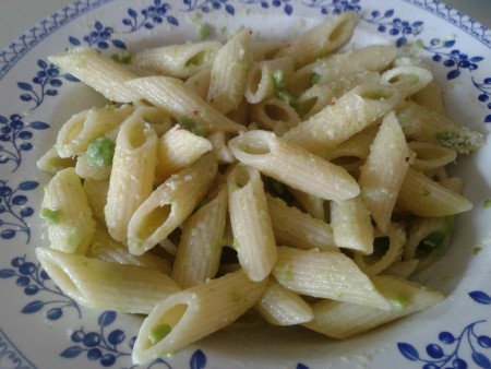PENNE AI PISELLI E STRACCHINO